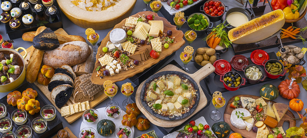 公式 ブラッセリー ラウンジ シアラ 各国のチーズ料理と秋の味覚 ハロウィンスイーツが楽しめる チーズフル ハロウィン ビュッフェ を開催 福岡の ホテルなら ヒルトン福岡シーホーク